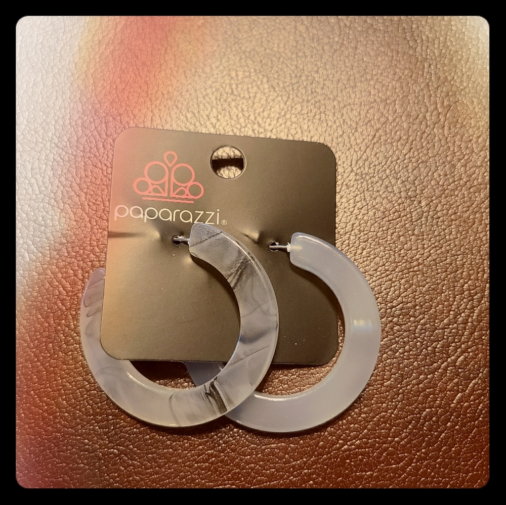 Grey and black marbled hoops